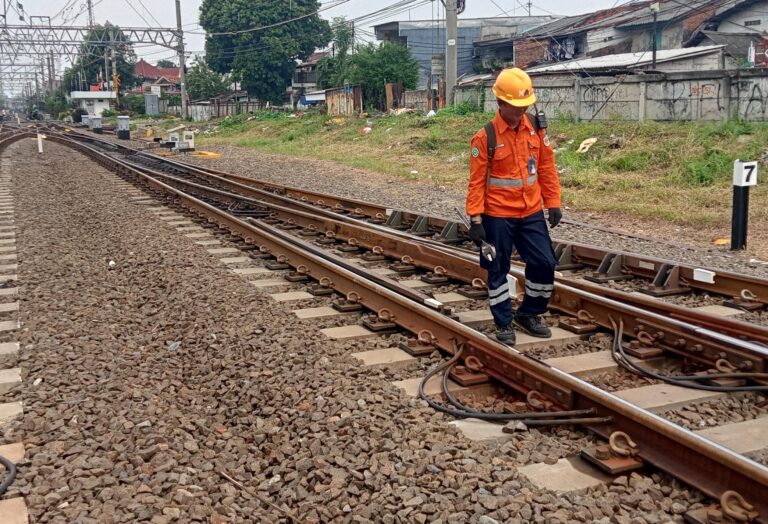 KAI-Peran-Krusial-Petugas-3-1